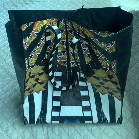 Givenchy Patterned Tote - Picture 5 of 11